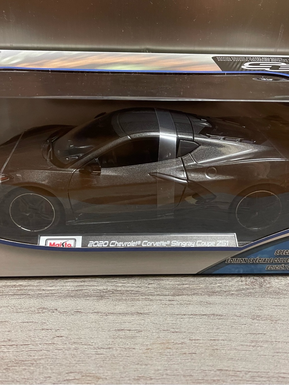 Maisto 2020 Chevrolet Corvette Stingray Coupe Z51 Die-Cast Car - Metallic Gray